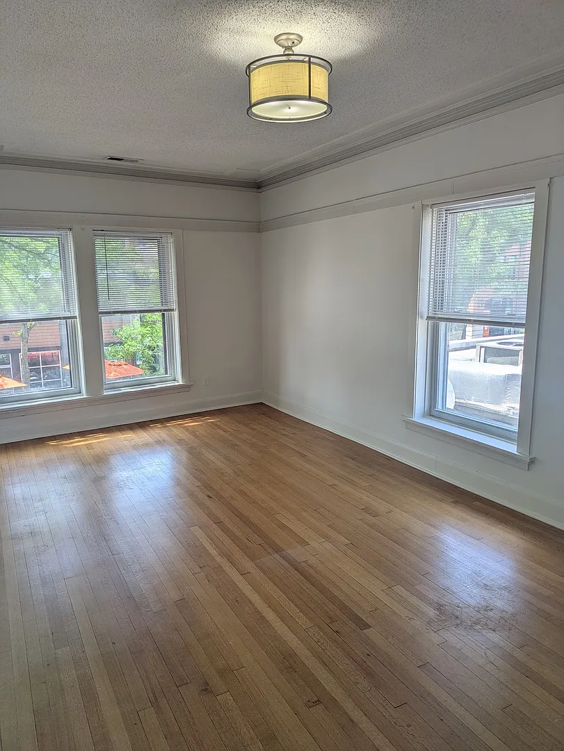 3 bed, 1600 sqft, $2,350 — Photo 3