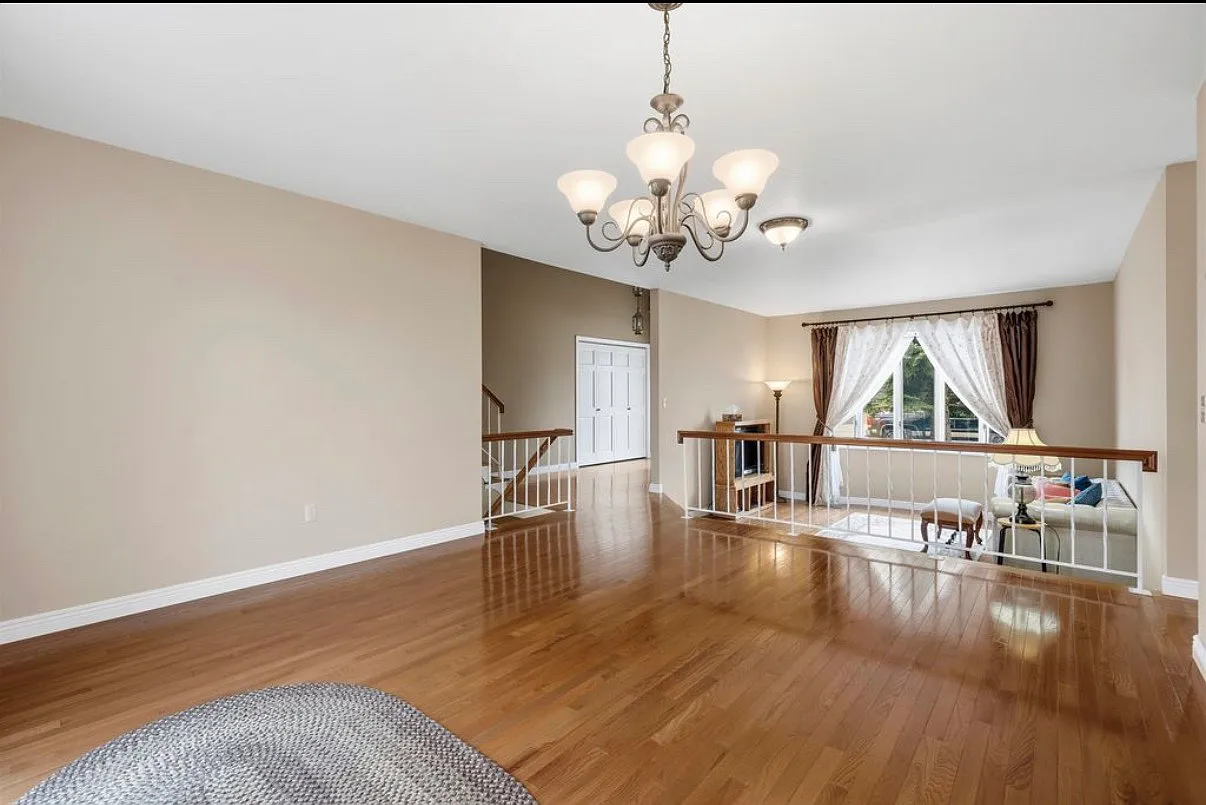 4 bed, 3484 sqft, $725 — Photo 3