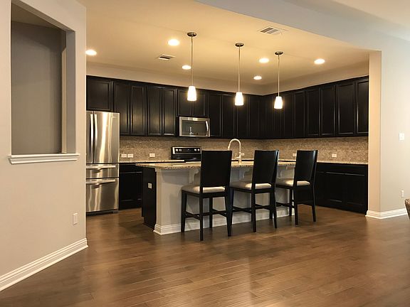 3rd image of 844 Olive Ln