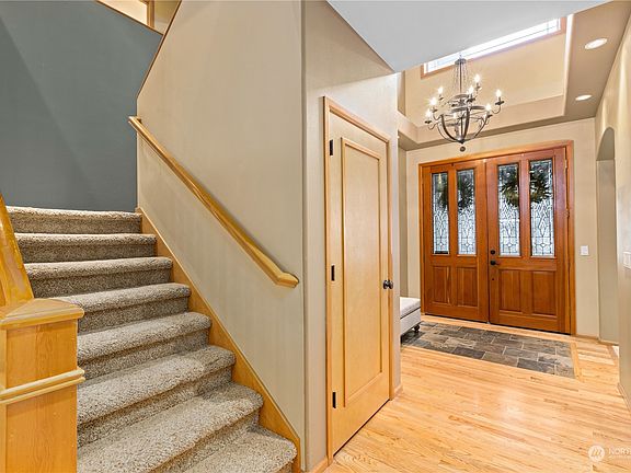 Vaulted ceiling and oversize hallway closet >