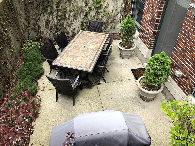 1355 N Mohawk St #1N — Photo 10