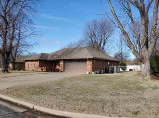 501 Wren Dr, Ponca City, OK 74601