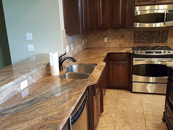 3rd image of 776 Hackberry Dr