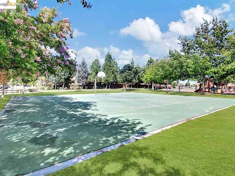 790 Yosemite Dr — Photo 37