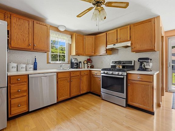 5th image of 6 Meadow Ln
