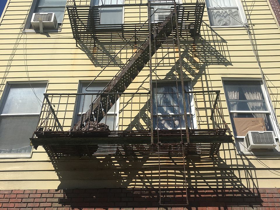 1st image of 2060 Steinway St #6