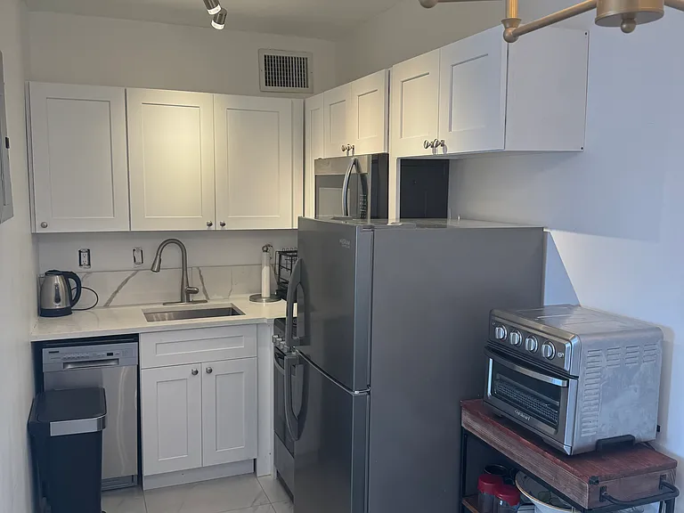 455 NE 16th Ave — Photo 5