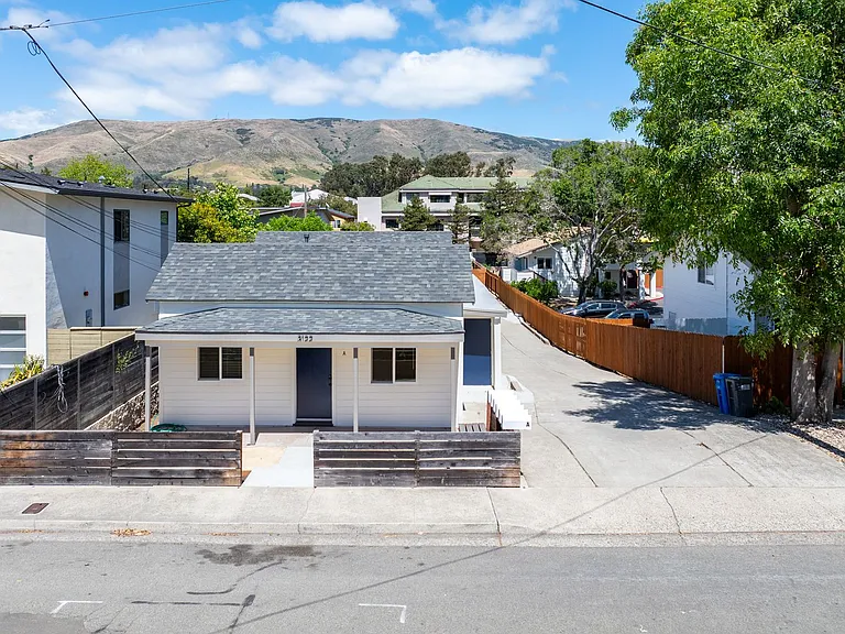 3122 Rockview Place — Photo 38