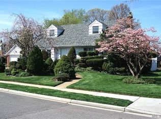 611 Bernice Rd, Franklin Square, NY 11010