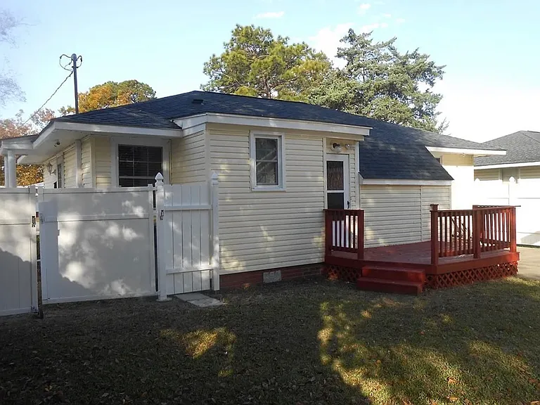 1402 Vance Dr — Photo 16
