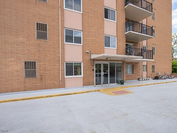 3rd image of 12029 Clifton Blvd APT 106