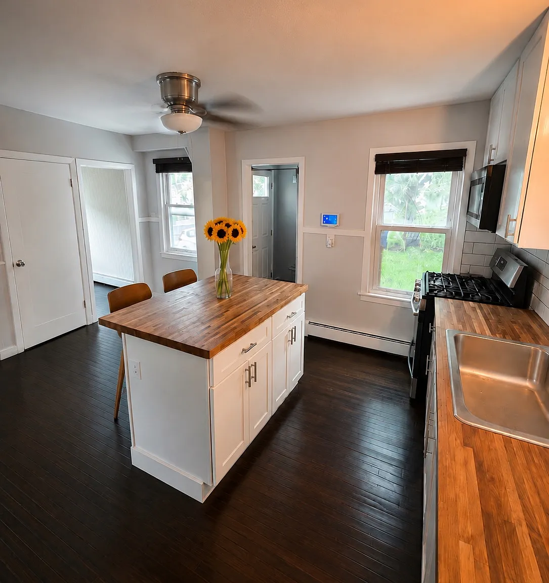 3 bed, 1.5 bath, 1166 sqft, $2,750 — Photo 2