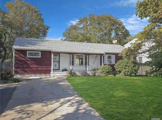 15 Palfrey Ave, Bay Shore, NY 11706