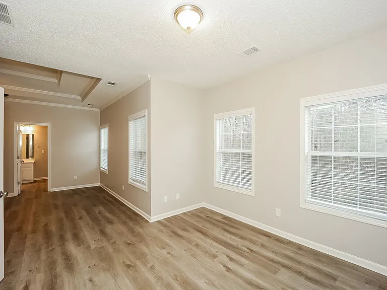 303 Tara Beach Ln — Photo 11