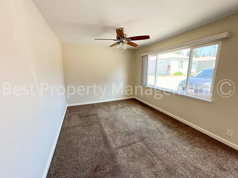 4906 Jensen Rd — Photo 2