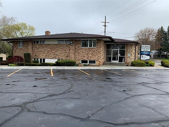 2nd image of 1033 River St