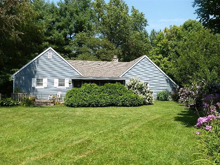 2nd image of 2057 Shawnee Ct