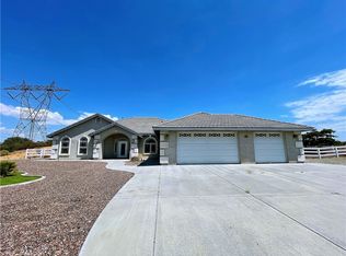 10548 Summit Ln, Oak Hills, CA 92344