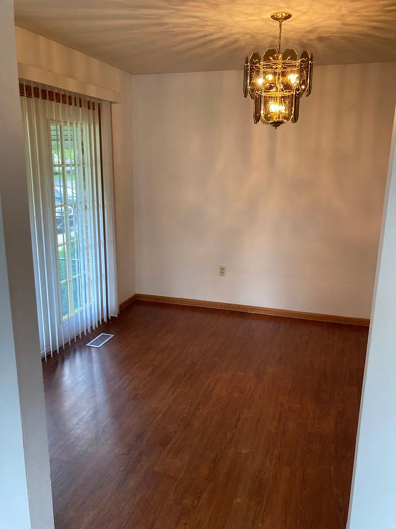 10950 Oak Street — Photo 3