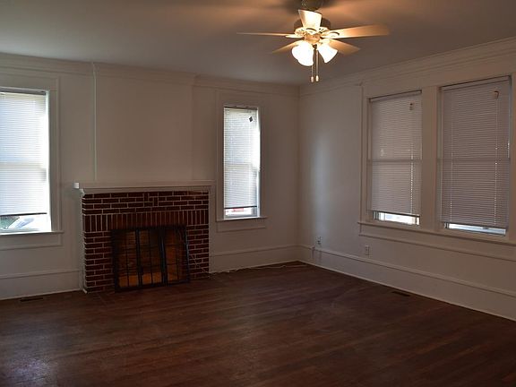 3rd image of 600 E Jewell St