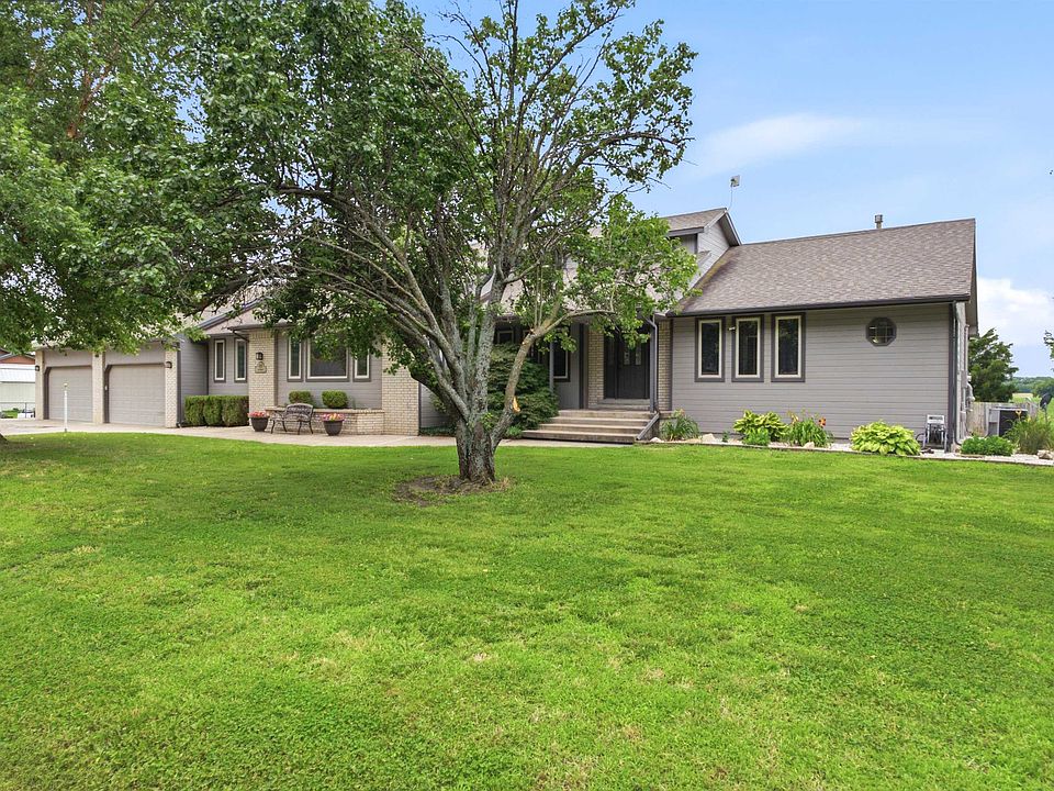 1st image of 405 Riverview St