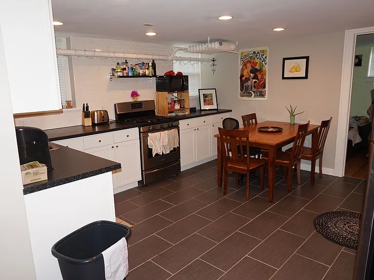 Ashland & Laurel Apartments — Photo 25
