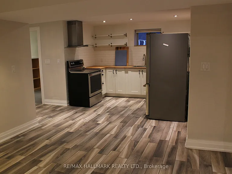 41 Treeview Dr #LOWER — Photo 9