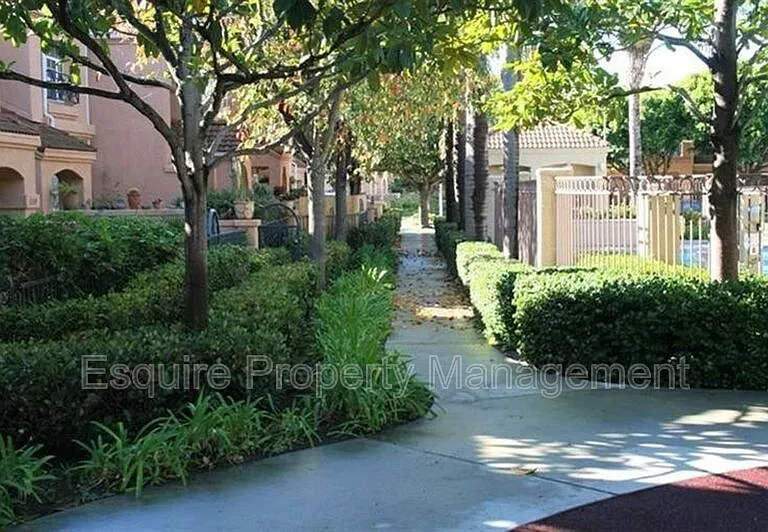 1255 Jamaica Ln — Photo 9