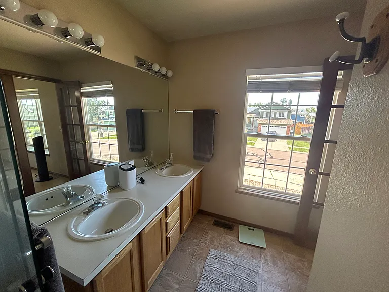 1405 Coolcrest Dr — Photo 9