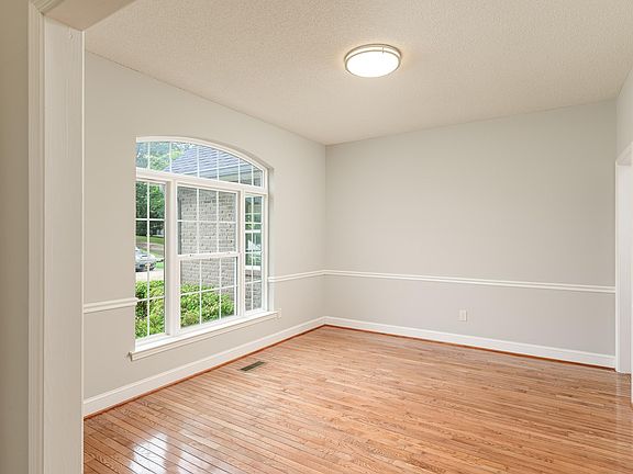 5th image of 2943 Chimney Lake Cir