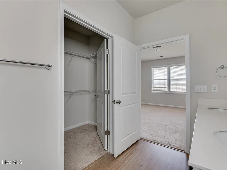 827 Justify Loop — Photo 21