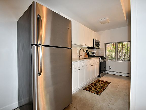 4th image of 31 Bronxville Ln #1