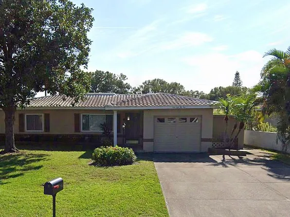 4854 Lake Charles Dr N, Kenneth City, FL 33709