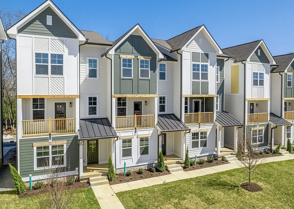 Building Photo - 2022 Maple View Ln