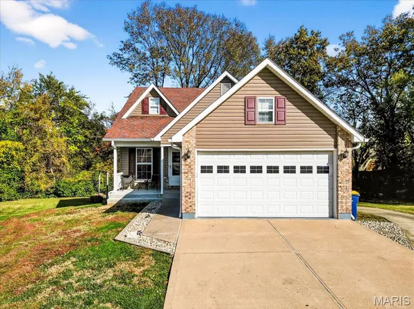 352 Fourbush Ct, Winfield, MO 63389