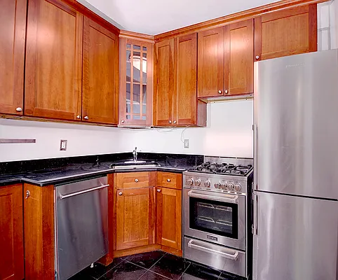 Rented by Urbane Brokerage | media 13