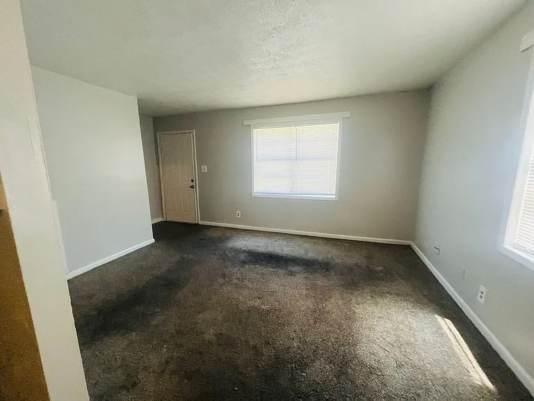4053 Log Cabin Dr #B-3 — Photo 4