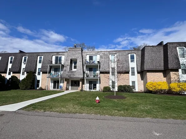 6 Kennedy Ln APT 54, Milford, MA 01757