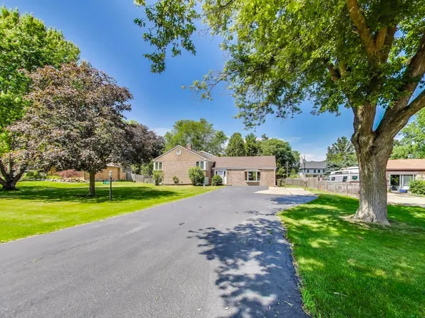 100 W Willow Rd, Prospect Heights, IL 60070