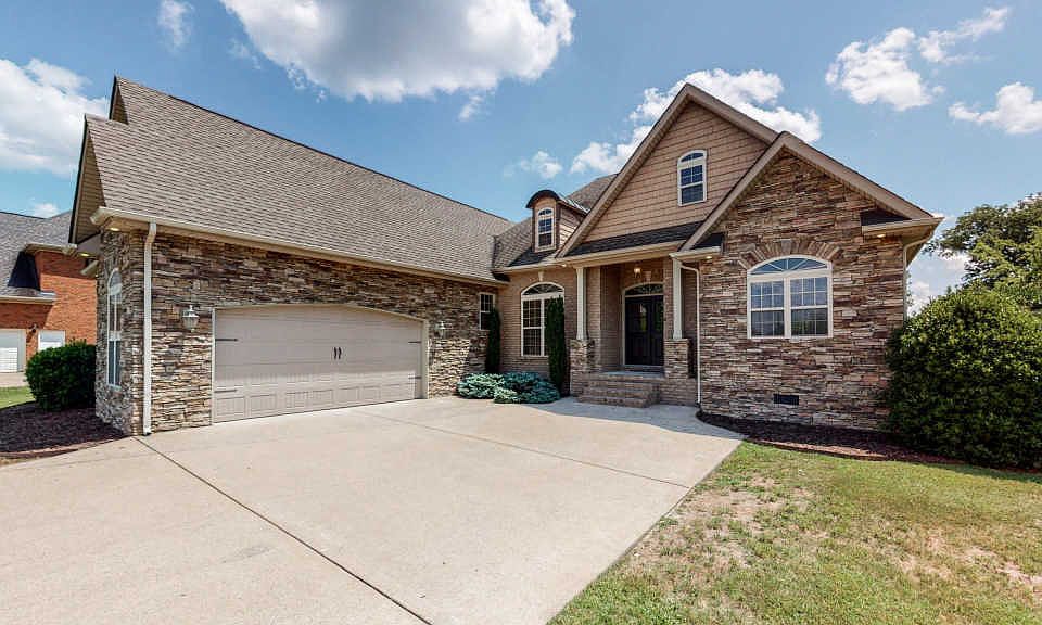 1st image of 4220 Thoroughbred Ln