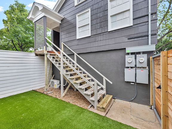 3rd image of 2806 Jefferson St