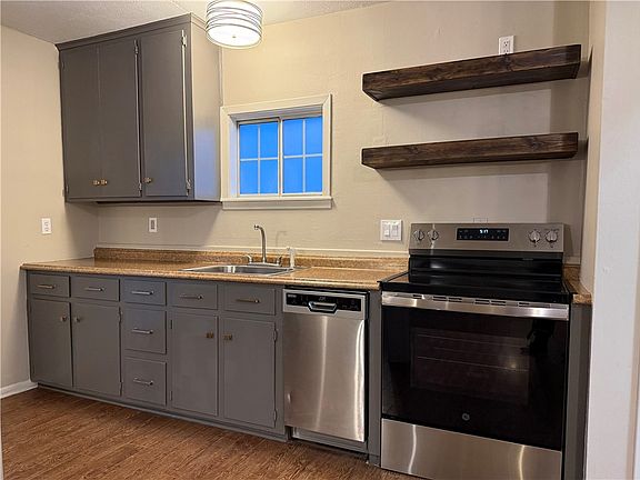 5th image of 1800 Shadowwood Dr #B