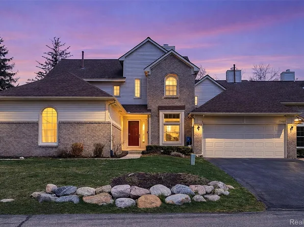 43470 Algonquin Dr, Novi, MI 48375