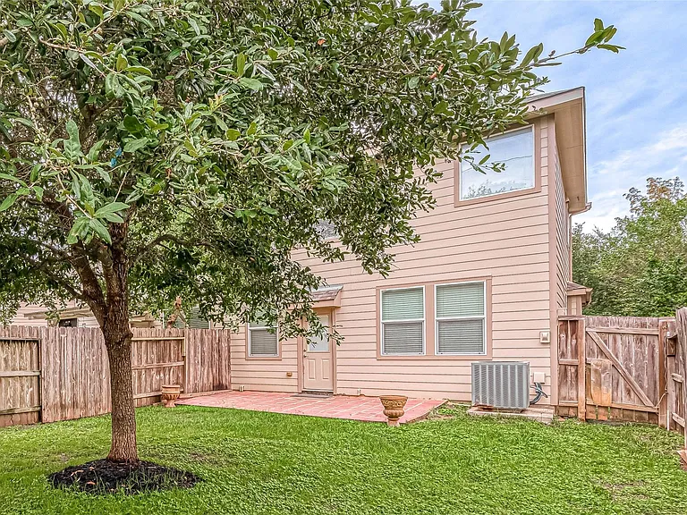 24630 Folkstone Cir — Photo 32