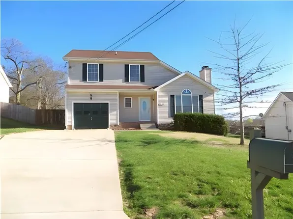 2558 Elkmont Dr, Clarksville, TN 37040