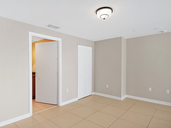 2nd image of 300 S Biscayne Blvd APT 1018
