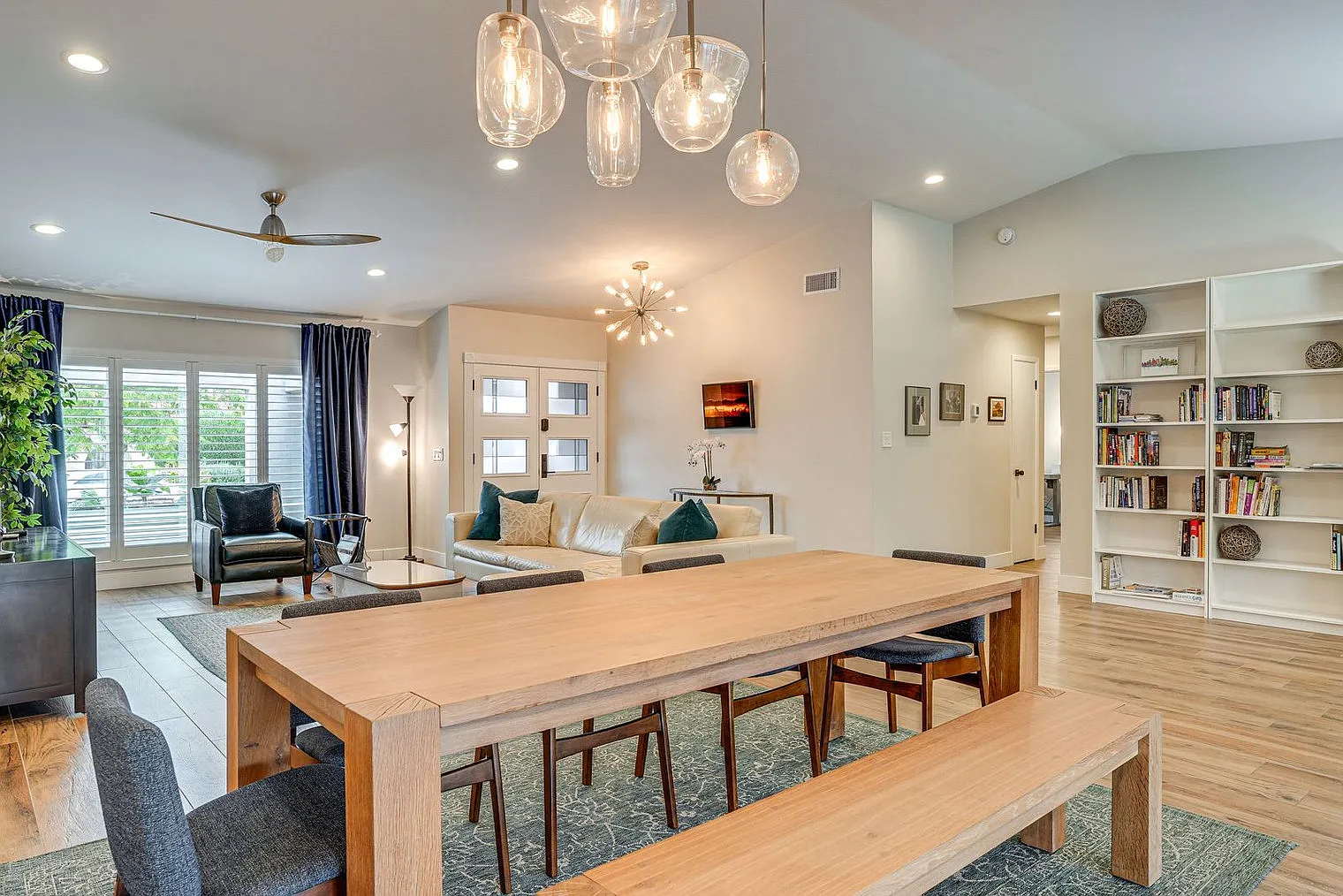 3 bed, 2.0 bath, 2292 sqft, $5,386 — Photo 4