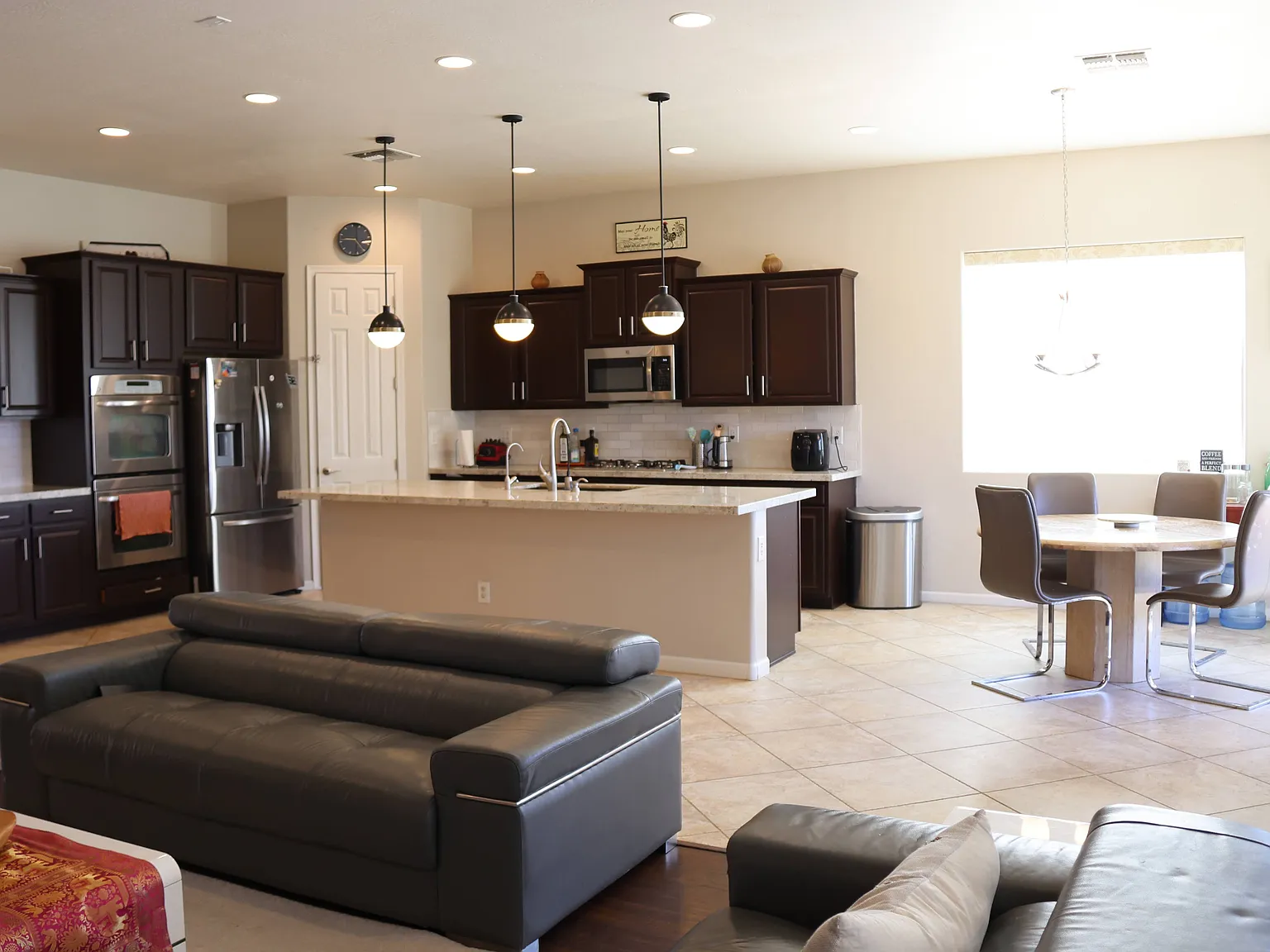 5 bed, 3550 sqft, $4,290 — Photo 4
