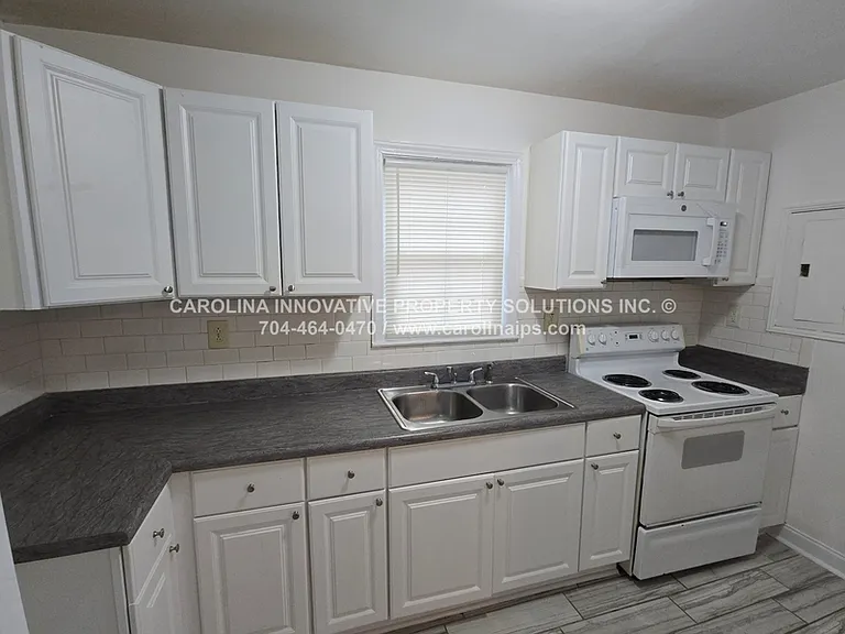 2711 Beech Nut Rd — Photo 9