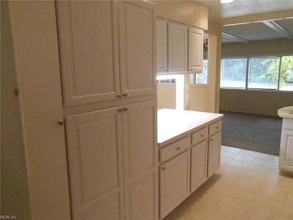 3rd image of 4629 Thoroughgood Dr
